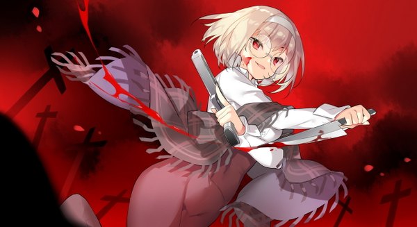 Anime picture 1284x700 with original saru (longbb) single looking at viewer fringe short hair open mouth simple background blonde hair smile red eyes wide image standing holding dutch angle red background dual wielding blood on face bloody weapon girl