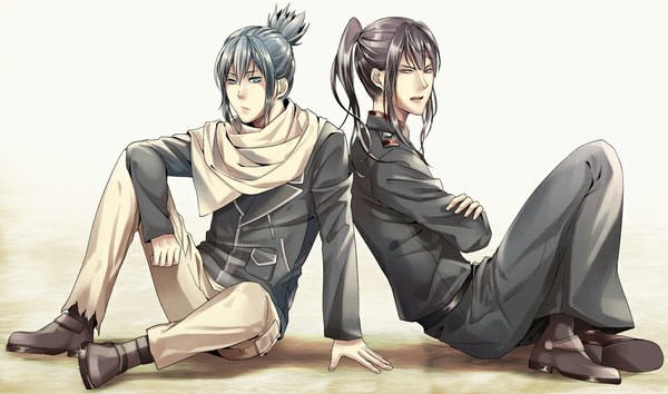 Anime picture 1016x600 with d.gray-man no.6 studio bones nezumi (no.6) kanda yuu long hair looking at viewer short hair blue eyes simple background wide image sitting blue hair purple hair ponytail multiple boys torn clothes crossed arms angry back to back