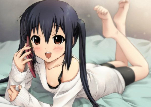 Anime picture 1600x1140 with k-on! kyoto animation nakano azusa ryunnu single long hair looking at viewer blush open mouth black hair twintails brown eyes barefoot loli legs girl sweater phone