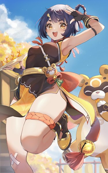 Anime-Bild 1500x2400 mit genshin impact xiangling (genshin impact) guoba (genshin impact) ura (hamburg oniku) single tall image looking at viewer blush fringe short hair breasts open mouth light erotic smile standing yellow eyes blue hair sky cloud (clouds) bent knee (knees)