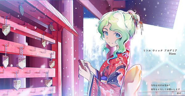 Anime picture 1000x520 with little witch academia studio trigger diana cavendish kr (sapphire) single long hair looking at viewer blue eyes smile wide image holding traditional clothes japanese clothes green hair alternate costume character names turning head snowing winter alternate hairstyle