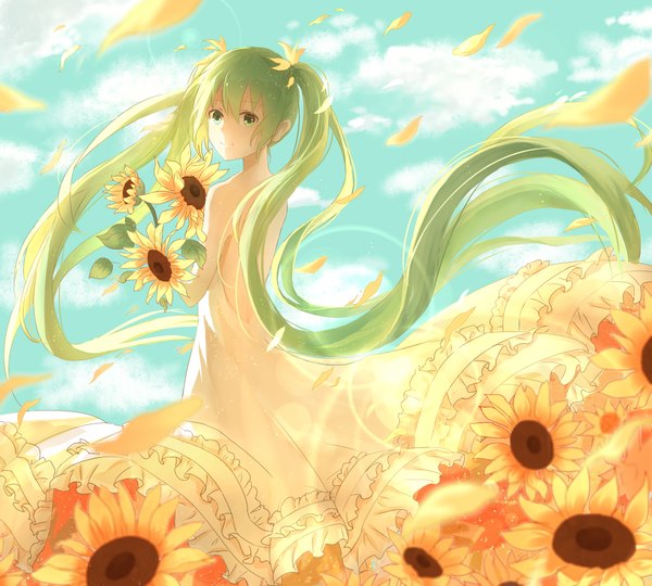 Anime picture 2000x1800 with vocaloid hatsune miku lan jue single looking at viewer highres holding green eyes sky cloud (clouds) very long hair looking back green hair light smile alternate costume girl dress hair ornament flower (flowers) petals