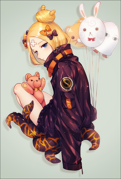 Anime picture 675x1000 with fate (series) fate/grand order abigail williams (fate) fou (fate) medjed peta (snc7) single tall image short hair blue eyes simple background blonde hair sitting grey background hair bun (hair buns) turning head girl bow hair bow jacket