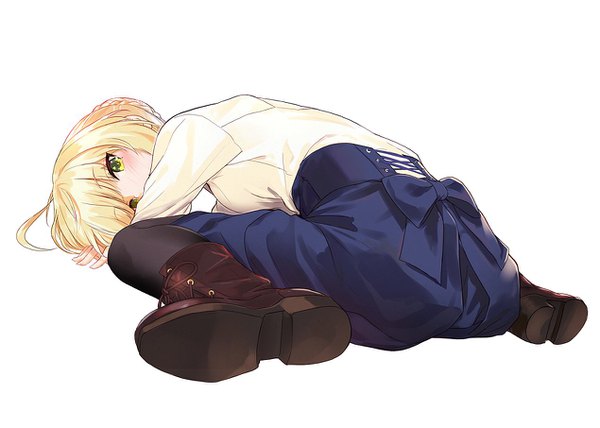 Anime picture 1270x906 with fate (series) fate/stay night artoria pendragon (all) saber miruto netsuki single looking at viewer blush fringe short hair light erotic simple background blonde hair white background sitting green eyes ahoge ass from behind wariza