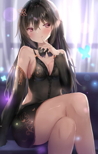 Anime picture 954x1500 with original na!? (naxtuyasai) single tall image looking at viewer blush fringe black hair hair between eyes sitting bare shoulders payot cleavage bent knee (knees) indoors pink eyes blurry arm support depth of field crossed legs