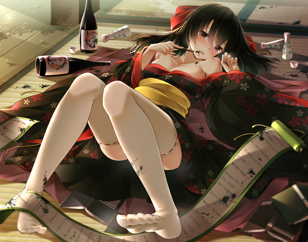 Anime picture 1906x1500 with original toyosaki shu single long hair looking at viewer blush fringe highres light erotic black hair hair between eyes red eyes full body lying traditional clothes japanese clothes girl thighhighs ribbon (ribbons) hair ribbon