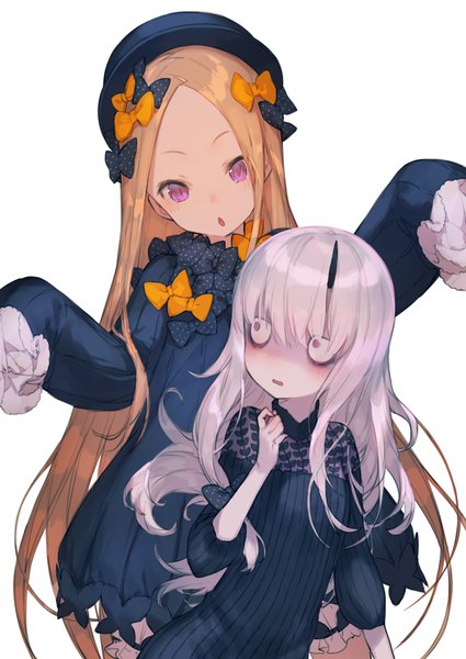 Anime-Bild 800x1130 mit fate (series) fate/grand order abigail williams (fate) lavinia whateley (fate/grand order) bukurote long hair tall image fringe open mouth simple background blonde hair hair between eyes white background purple eyes multiple girls looking away silver hair long sleeves girl dress