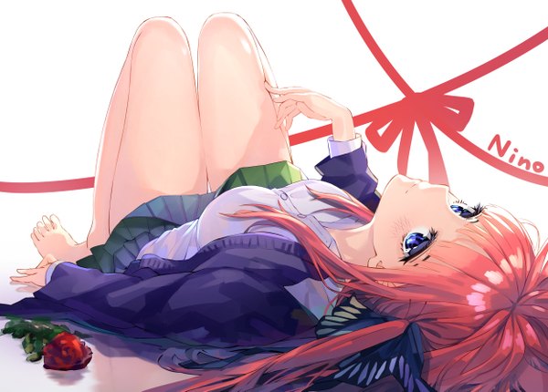 Anime picture 2500x1794 with go-toubun no hanayome nakano nino to gemichi single long hair looking at viewer fringe highres blue eyes simple background smile white background signed payot bent knee (knees) red hair lying blunt bangs pleated skirt barefoot