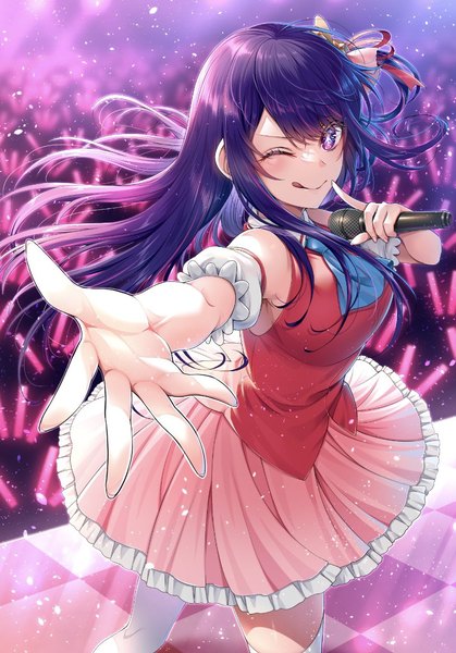 Anime-Bild 815x1166 mit oshi no ko hoshino ai (oshi no ko) routo (rot 0) single long hair tall image looking at viewer smile purple eyes purple hair one eye closed wink one side up outstretched hand :q girl detached sleeves tongue microphone idol