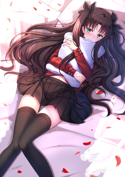 Anime picture 1102x1560 with fate (series) fate/stay night type-moon toosaka rin swordsouls single long hair tall image looking at viewer blush fringe black hair twintails holding green eyes bent knee (knees) lying pleated skirt from above shadow