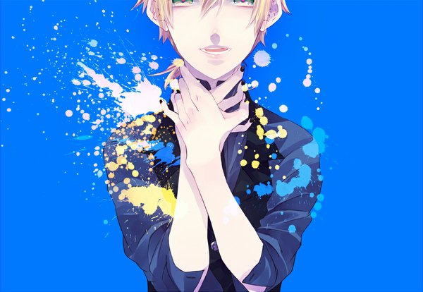Anime picture 1000x690 with vocaloid kagamine len kyama single looking at viewer short hair open mouth blonde hair green eyes nail polish blue background twisty sleeves arm around neck boy shirt vest hands