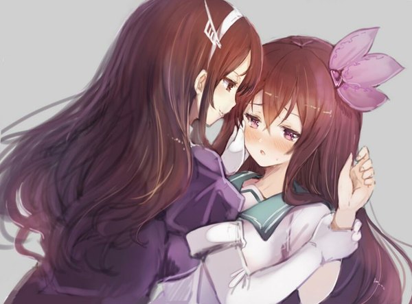 Anime picture 1023x757 with kantai collection kisaragi destroyer ashigara heavy cruiser sumisu (mondo) long hair blush fringe open mouth brown hair multiple girls brown eyes pink eyes light smile from behind grey background arm support leaning embarrassed leaning forward couple