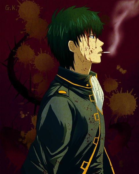 Аниме картинка 1440x1800 с гинтама sunrise (studio) hijikata toshiro один (одна) высокое изображение короткие волосы голубые глаза смотрит в сторону профиль зелёные волосы курение мужчина форма кровь