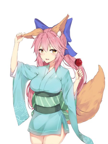 Аниме картинка 1068x1424 с fate (series) fate/extra tamamo (fate) (all) tamamo no mae (fate) alios arvin sdustz один (одна) длинные волосы высокое изображение румянец простой фон белый фон два хвостика держать уши животного жёлтые глаза смотрит в сторону розовые волосы хвост традиционная одежда