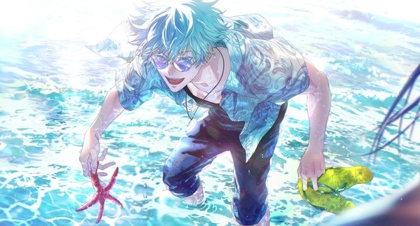 Anime picture 4096x2207 with jujutsu kaisen mappa gojou satoru koujisako single highres short hair open mouth blue eyes wide image holding blue hair absurdres :d leaning leaning forward partially submerged shoes removed boy water