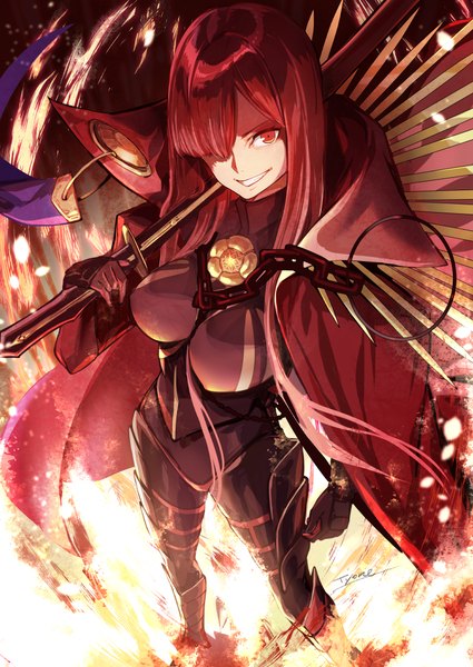 イラスト 752x1062 と Fateシリーズ fate/grand order koha-ace oda nobunaga (fate) (all) 魔王信長(fate) tyone ソロ 長髪 長身像 カメラ目線 前髪 おっぱい 笑顔 赤い目 大きな乳房 立つ holding signed 赤髪 blunt bangs