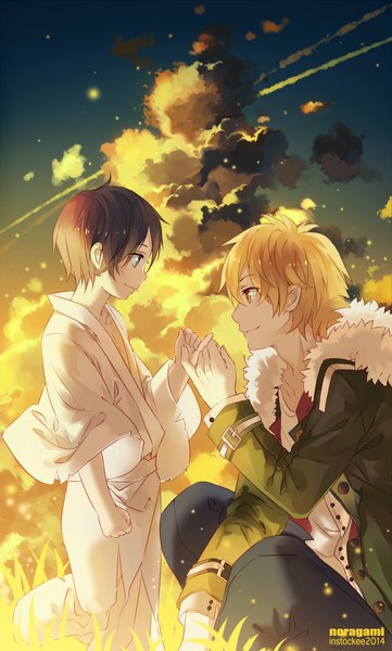 Anime picture 903x1500 with noragami studio bones yato (noragami) yukine (noragami) instockee tall image short hair blue eyes blonde hair smile brown hair standing sky cloud (clouds) traditional clothes japanese clothes profile open clothes open jacket multiple boys