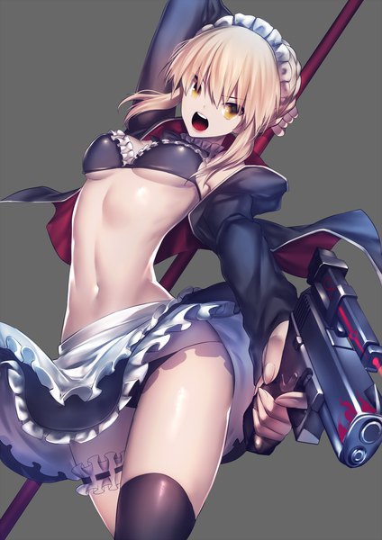 イラスト 1413x2000 と Fateシリーズ fate/grand order アルトリア・ペンドラゴン アルトリア・オルタ(水着) 羅鳩 ソロ 長身像 カメラ目線 前髪 短い髪 おっぱい 開いた口 light erotic simple background 金髪 立つ holding 黄色眼 payot fingernails