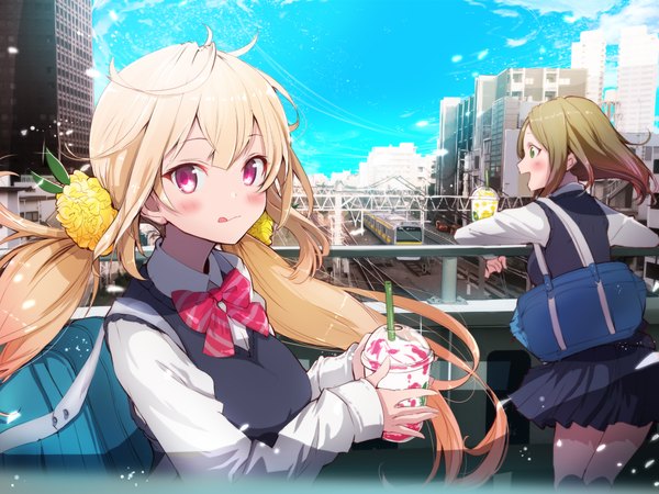 Anime picture 2000x1500 with original starbucks fuku kitsune (fuku fox) long hair looking at viewer blush fringe highres short hair open mouth blonde hair hair between eyes red eyes twintails multiple girls holding looking away sky cloud (clouds) outdoors