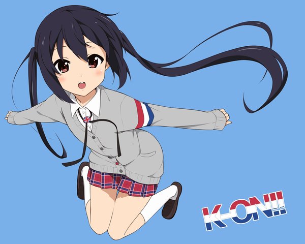 Anime picture 2000x1600 with k-on! kyoto animation nakano azusa mousou (mousou temporary) single long hair looking at viewer blush highres open mouth black hair simple background red eyes twintails loli copyright name spread arms blue background jumping girl