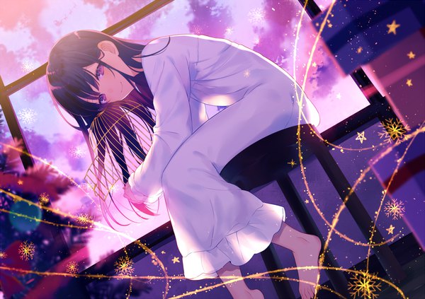 Anime picture 1000x706 with original achiki single long hair looking at viewer blush fringe black hair sitting purple eyes holding sky cloud (clouds) indoors barefoot dutch angle depth of field christmas girl window