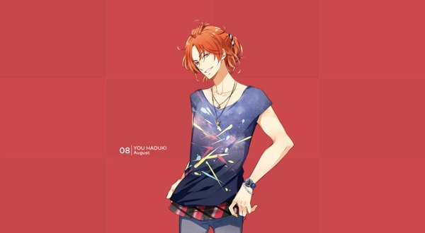 Anime picture 1282x706 with tsukiuta haduki you tagme (artist) single looking at viewer short hair simple background smile wide image standing purple eyes red hair pink eyes red background boy pendant t-shirt scrunchie clock hair tie