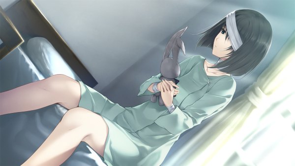 Anime picture 1280x720 with kara no shoujo kara no shoujo 2 innocent grey sugina miki single fringe short hair breasts blue eyes black hair wide image holding legs bandage over one eye girl window pillow bed curtains toy