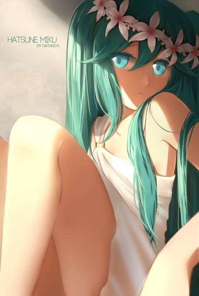 Anime picture 900x1332 with vocaloid hatsune miku natariya single tall image looking at viewer blue eyes bare shoulders very long hair hair flower aqua hair girl hair ornament flower (flowers) wreath