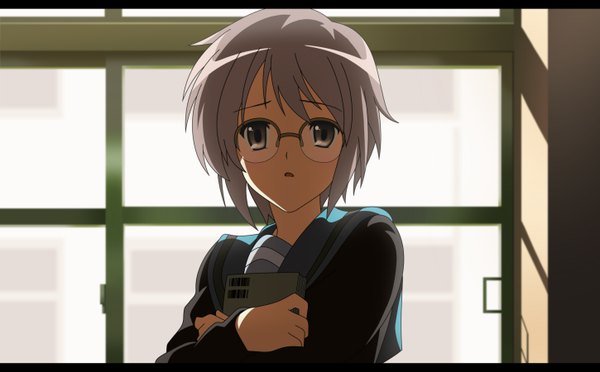 Anime picture 2900x1800 with suzumiya haruhi no yuutsu kyoto animation nagato yuki toshi5765 single highres short hair wide image brown eyes grey hair girl glasses serafuku window