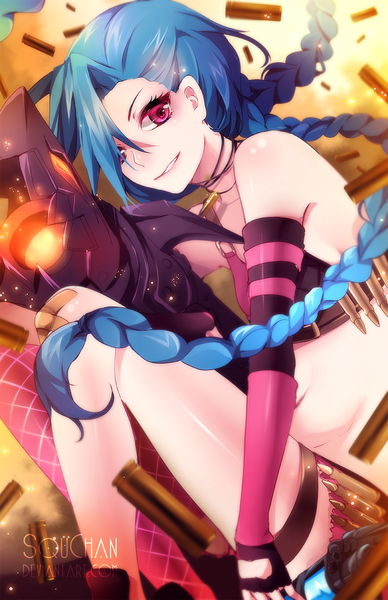 イラスト 776x1200 と league of legends jinx (league of legends) squchan ソロ 長髪 長身像 笑顔 青い髪 三つ編み ピンク目 sunlight twin braids bandaid on leg 膝絆創膏 女の子 手袋 武器 長手袋 銃砲 絆創膏