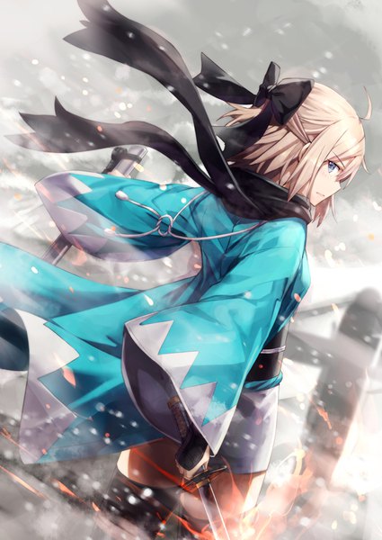 Anime-Bild 638x900 mit fate (series) okita souji (fate) (all) okita souji (koha-ace) gabiran single tall image looking at viewer fringe short hair blue eyes blonde hair hair between eyes holding cloud (clouds) ahoge long sleeves traditional clothes japanese clothes profile looking back