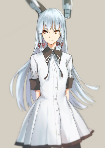 イラスト 960x1344 と 艦隊これくしょん 叢雲(艦これ) ミノリ ソロ 長髪 長身像 前髪 simple background looking away light smile blurry orange eyes alternate costume hands behind back tress ribbon 女の子 ドレス リボン ヘアリボン robot ears