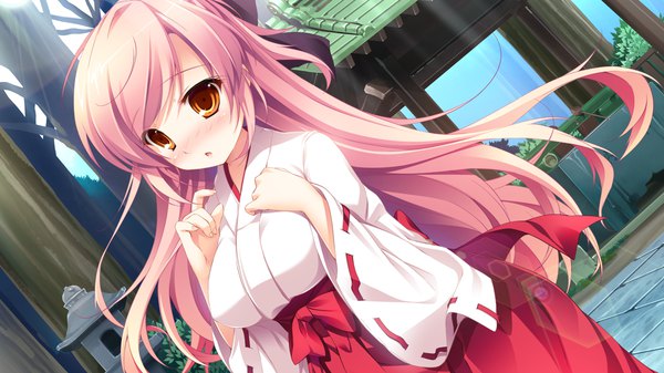 Anime picture 1280x720 with hime-sama love life! ratifa mikeou single long hair blush wide image looking away pink hair game cg traditional clothes parted lips japanese clothes orange eyes miko girl bow plant (plants) hair bow tree (trees)