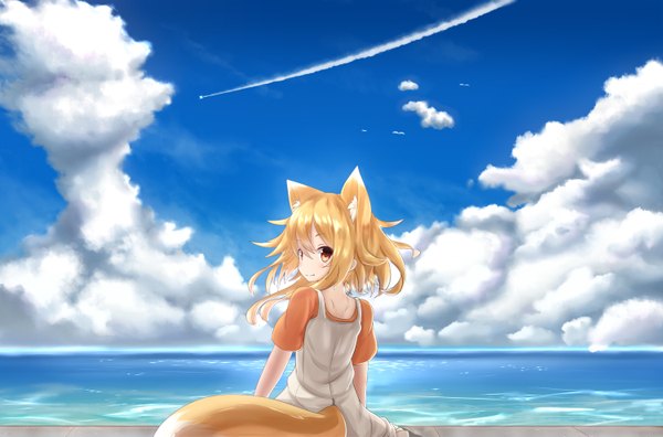 Anime picture 1500x991 with original horokusa (korai) single looking at viewer fringe short hair blonde hair hair between eyes red eyes animal ears payot sky cloud (clouds) upper body tail animal tail looking back from behind fox ears fox tail