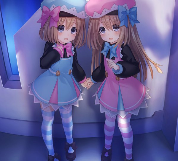 Anime-Bild 1920x1728 mit choujigen game neptune rom (choujigen game neptune) ram (choujigen game neptune) tsunako long hair looking at viewer blush fringe highres short hair open mouth blonde hair hair between eyes standing purple eyes multiple girls shadow loli tears holding hands