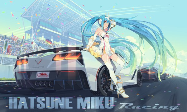 イラスト 1800x1080 と ボーカロイド goodsmile racing lamborghini porsche chevrolet 初音ミク レーシングミク レーシングミク2015 ddal highres 青い目 wide image ツインテール 肩出し 青い髪 bent knee (knees) outdoors very long hair 風 arm support