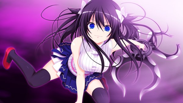 Anime picture 2560x1440 with gensou no idea shinomori rinon makita maki single long hair looking at viewer highres blue eyes black hair smile wide image bare shoulders game cg girl thighhighs skirt bow weapon black thighhighs hair bow