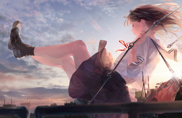 イラスト 2000x1307 と オリジナル 爽々 ソロ 長髪 highres 茶色の髪 空 cloud (clouds) 全身 outdoors eyes closed プロフィール 風 女の子 スカート 制服 ミニスカート ソックス セーラー服 靴