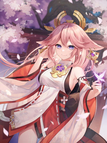 Anime-Bild 1500x2000 mit genshin impact yae miko ougi (u to4410) single long hair tall image fringe smile hair between eyes purple eyes animal ears pink hair wind fox ears cherry blossoms butterfly on hand girl detached sleeves insect butterfly
