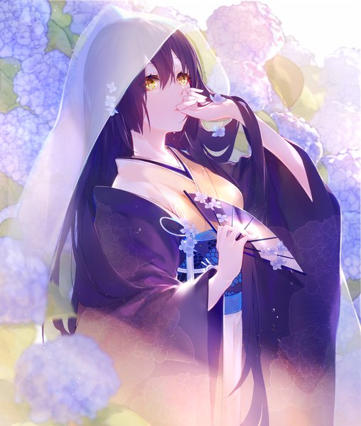 Anime-Bild 1180x1394 mit original miyuki (miyuki0529) single long hair tall image looking at viewer fringe black hair hair between eyes standing holding yellow eyes traditional clothes japanese clothes wide sleeves slit pupils hand to mouth girl flower (flowers) kimono