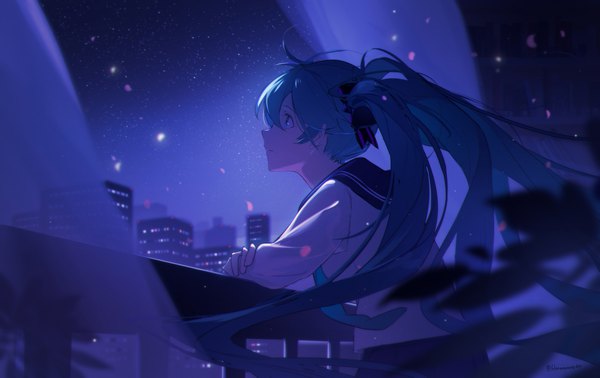 Anime picture 2456x1548 with vocaloid hatsune miku hua ben wuming single fringe highres hair between eyes twintails looking away very long hair profile wind aqua hair night girl uniform serafuku building (buildings) curtains skyscraper