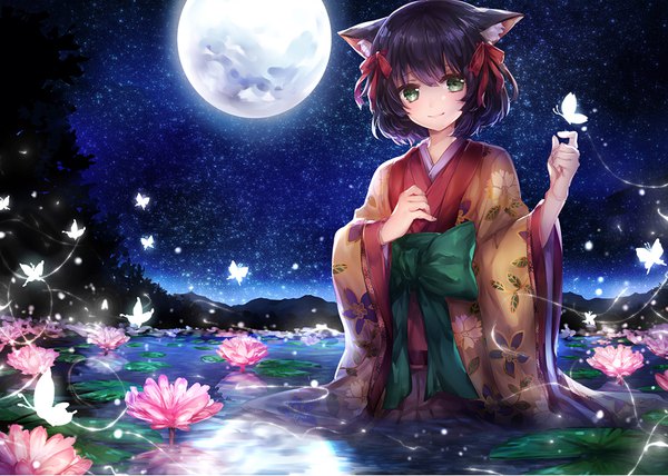 Anime picture 900x643 with original yuli (yulipo) looking at viewer blush short hair black hair smile green eyes animal ears upper body traditional clothes japanese clothes cat ears night wide sleeves cat girl night sky partially submerged floral print mountain