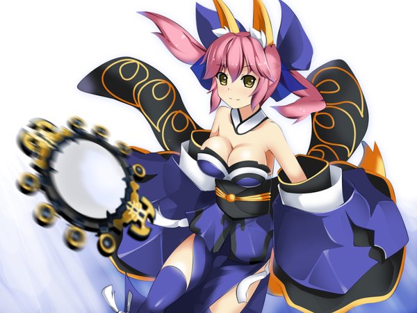 Anime picture 1600x1200 with fate (series) fate/extra type-moon tamamo (fate) (all) tamamo no mae (fate) yakitori-oni single long hair breasts light erotic simple background smile white background bare shoulders animal ears yellow eyes pink hair japanese clothes fox ears fox tail