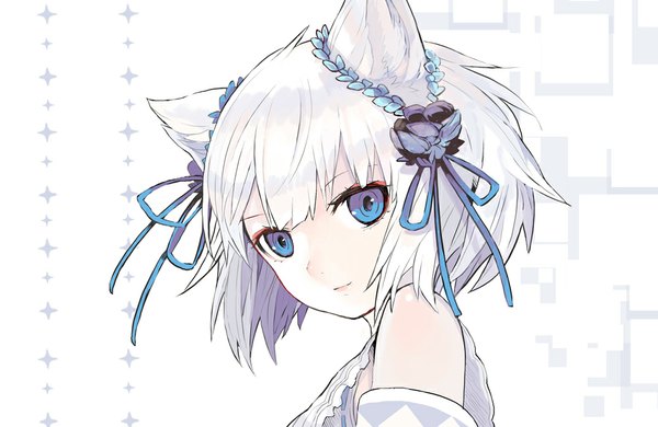 Anime picture 1000x650 with original yumeko (tokiti) single looking at viewer fringe short hair blue eyes bare shoulders animal ears white hair light smile cat ears portrait girl hair ornament