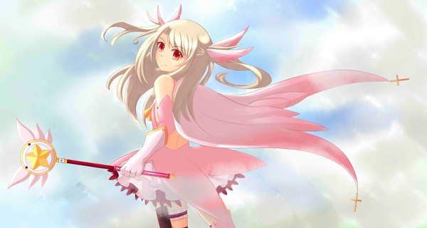 Anime picture 4639x2476 with fate (series) fate/kaleid liner prisma illya illyasviel von einzbern prisma illya magical ruby tou lan single long hair blush highres blonde hair smile red eyes wide image bare shoulders looking away absurdres sky cloud (clouds) from behind