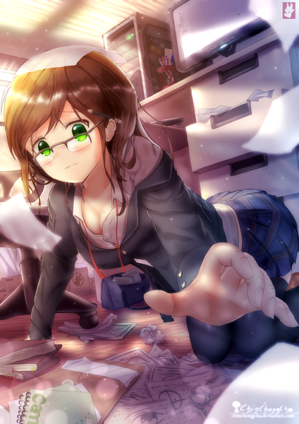 Anime-Bild 1024x1448 mit original chinchongcha single long hair tall image looking at viewer fringe breasts hair between eyes brown hair green eyes cleavage indoors on all fours girl skirt glasses chair paper shelf