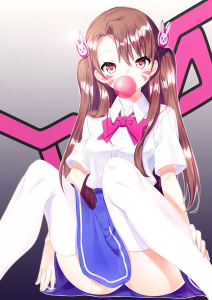 イラスト 768x1086 と オーバーウォッチ blizzard entertainment d.va (overwatch) seo (artist) ソロ 長髪 長身像 カメラ目線 赤面 前髪 light erotic hair between eyes 茶色の髪 座る ツインテール bent knee (knees) ピンク目 short sleeves alternate costume 絶対領域