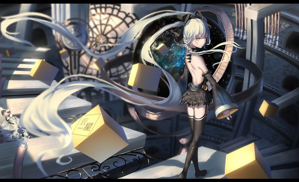 Anime picture 2292x1400 with original hk (hak) single highres wide image twintails bare shoulders yellow eyes white hair very long hair looking back back letterboxed girl thighhighs bow black thighhighs hair bow detached sleeves cube