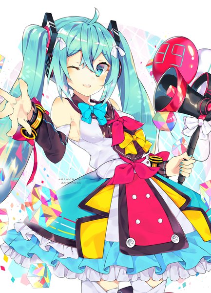 Anime-Bild 830x1150 mit vocaloid magical mirai (vocaloid) hatsune miku magical mirai miku magical mirai miku (2018) zahravoca (annpratamav) single long hair tall image looking at viewer blush fringe open mouth smile hair between eyes standing twintails bare shoulders holding payot