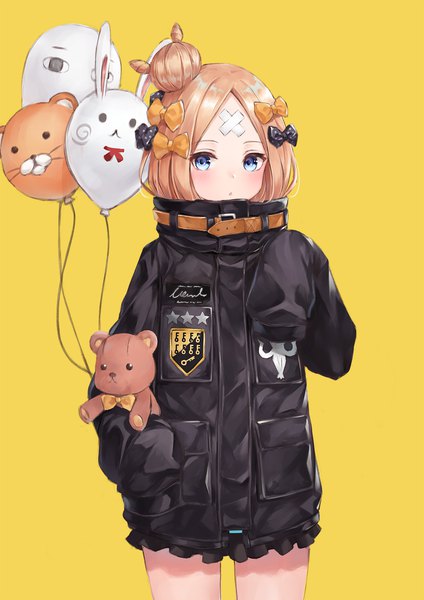 Anime picture 1013x1433 with fate (series) fate/grand order abigail williams (fate) fou (fate) medjed fuwawa (fuwawa617) single long hair tall image looking at viewer blush blue eyes blonde hair simple background standing long sleeves hair bun (hair buns) yellow background heroic spirit traveling outfit girl